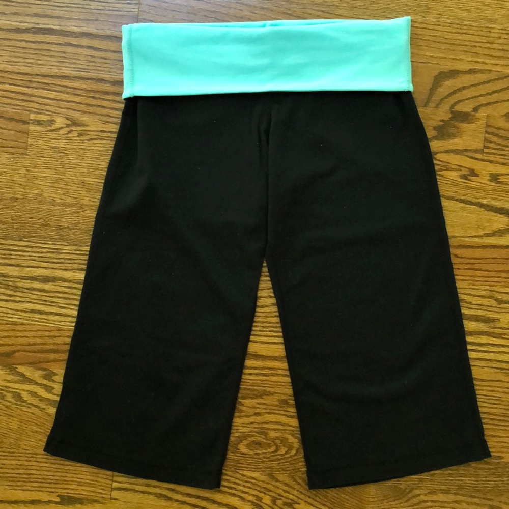 Lululemon cropped wide leg bottoms